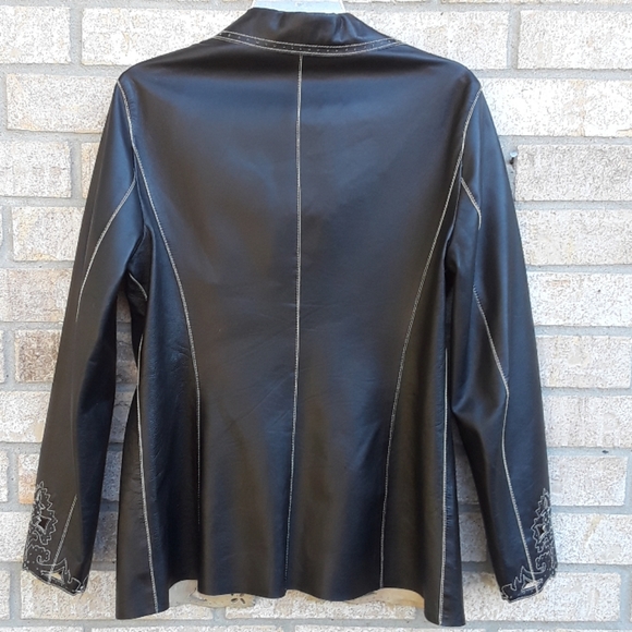 SIZE 38 EU. ESCADA black leather laser cut blazer. - Picture 4 of 8